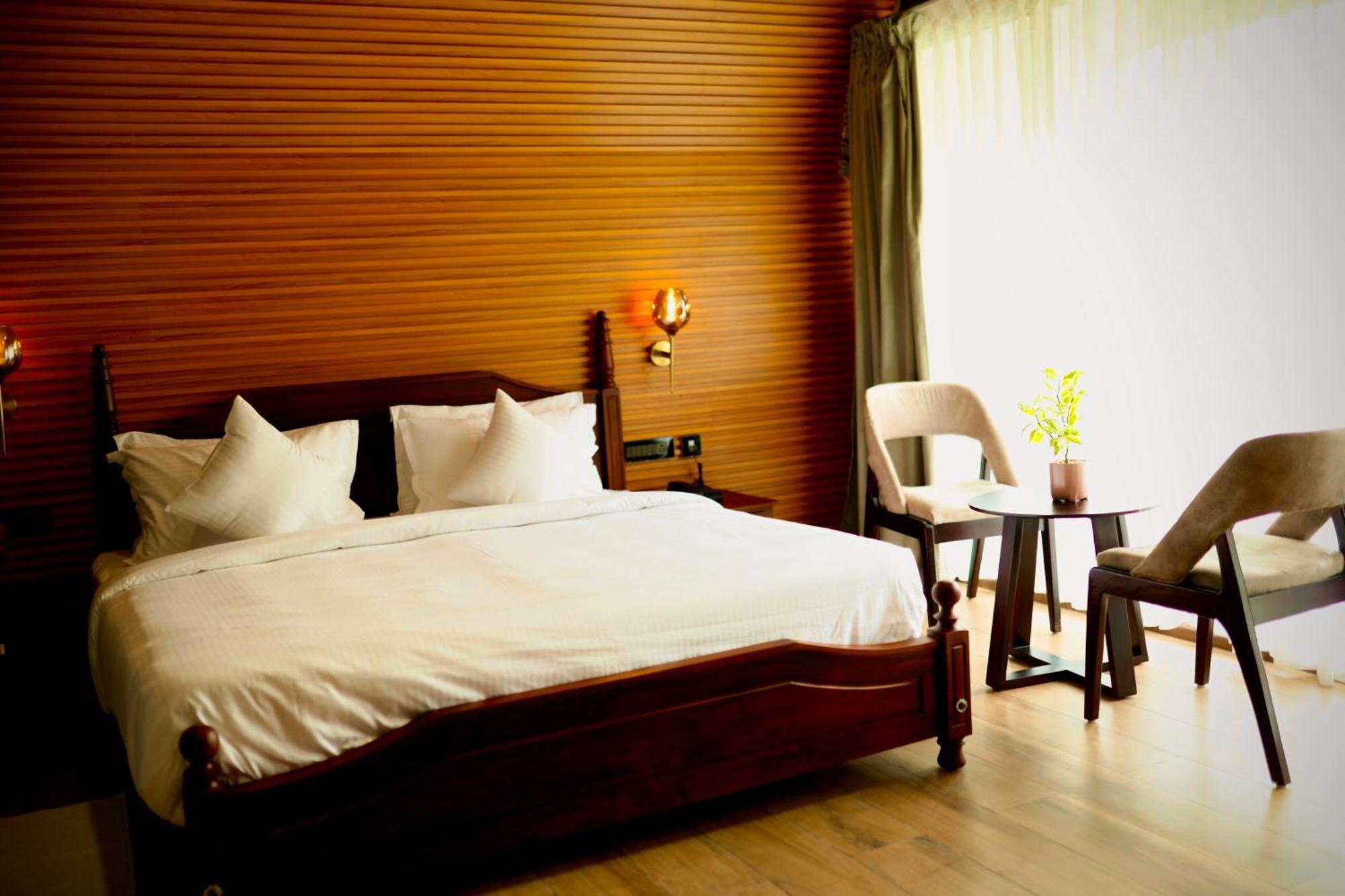 Leela'S 7Th Heaven Resort & Spa Trikunnapuzha Exterior foto