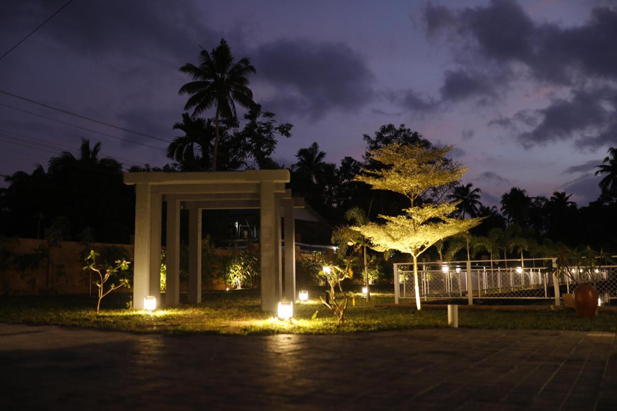 Leela'S 7Th Heaven Resort & Spa Trikunnapuzha Exterior foto